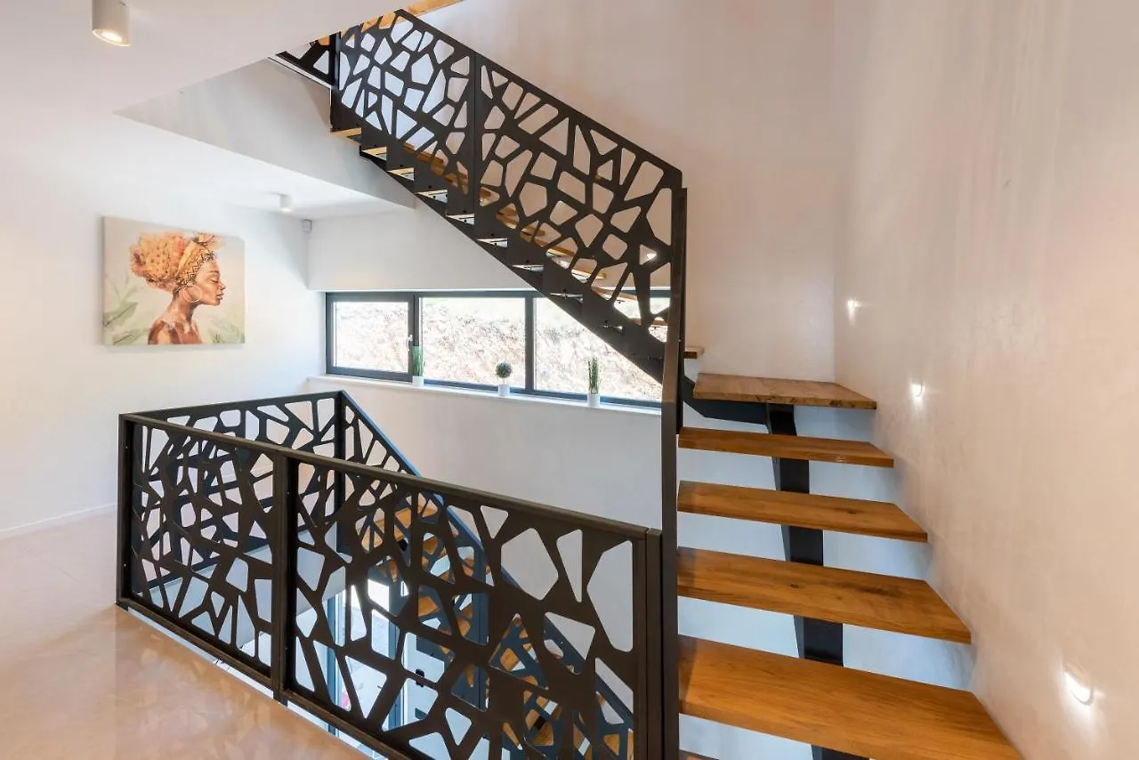 Villa Laurynn With Roof Top Spa And Pool Crikvenica