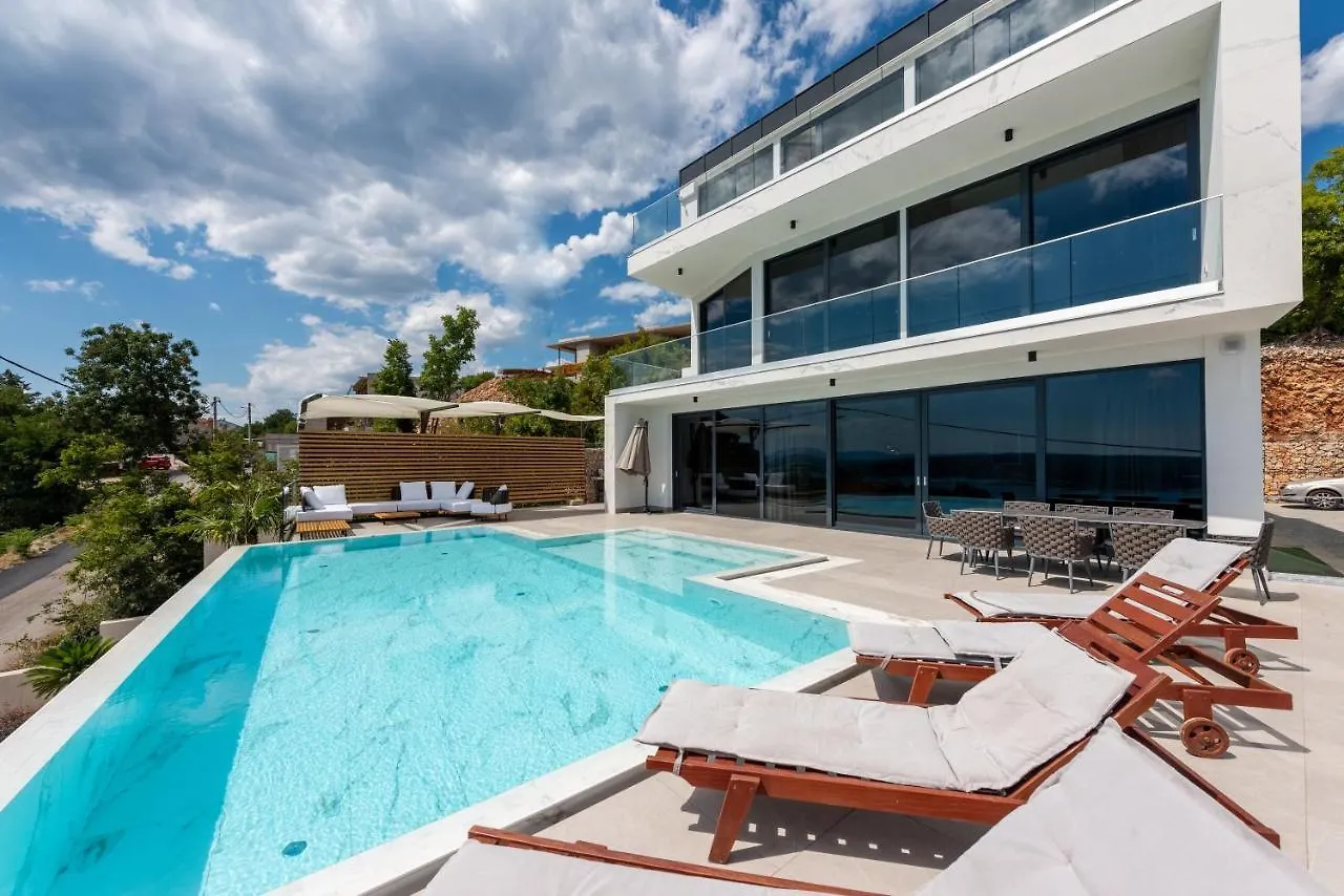 Villa Laurynn With Roof Top Spa And Pool Crikvenica